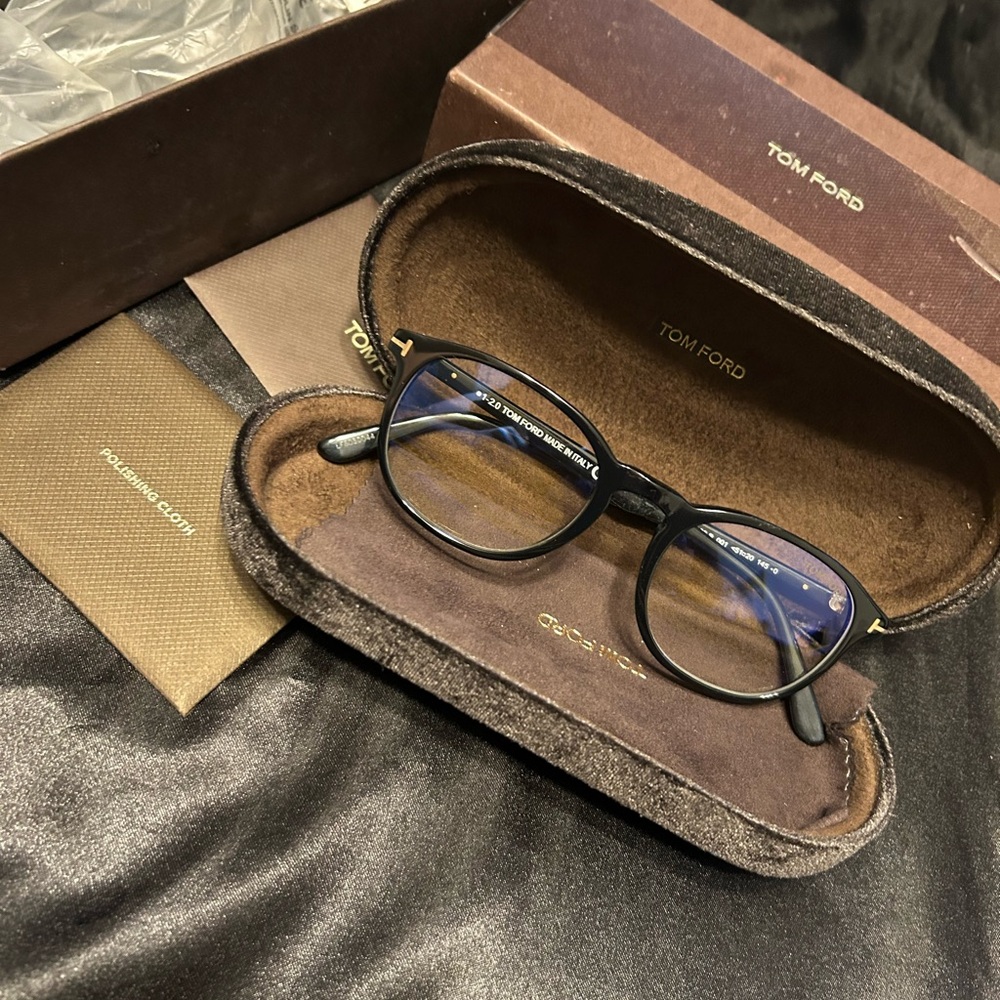 Tom Ford Black glasses - Picture 2 of 5